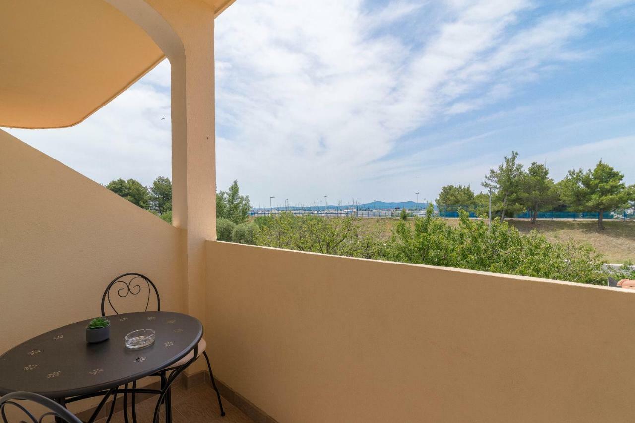 Apartman Lea Sukosan Bagian luar foto