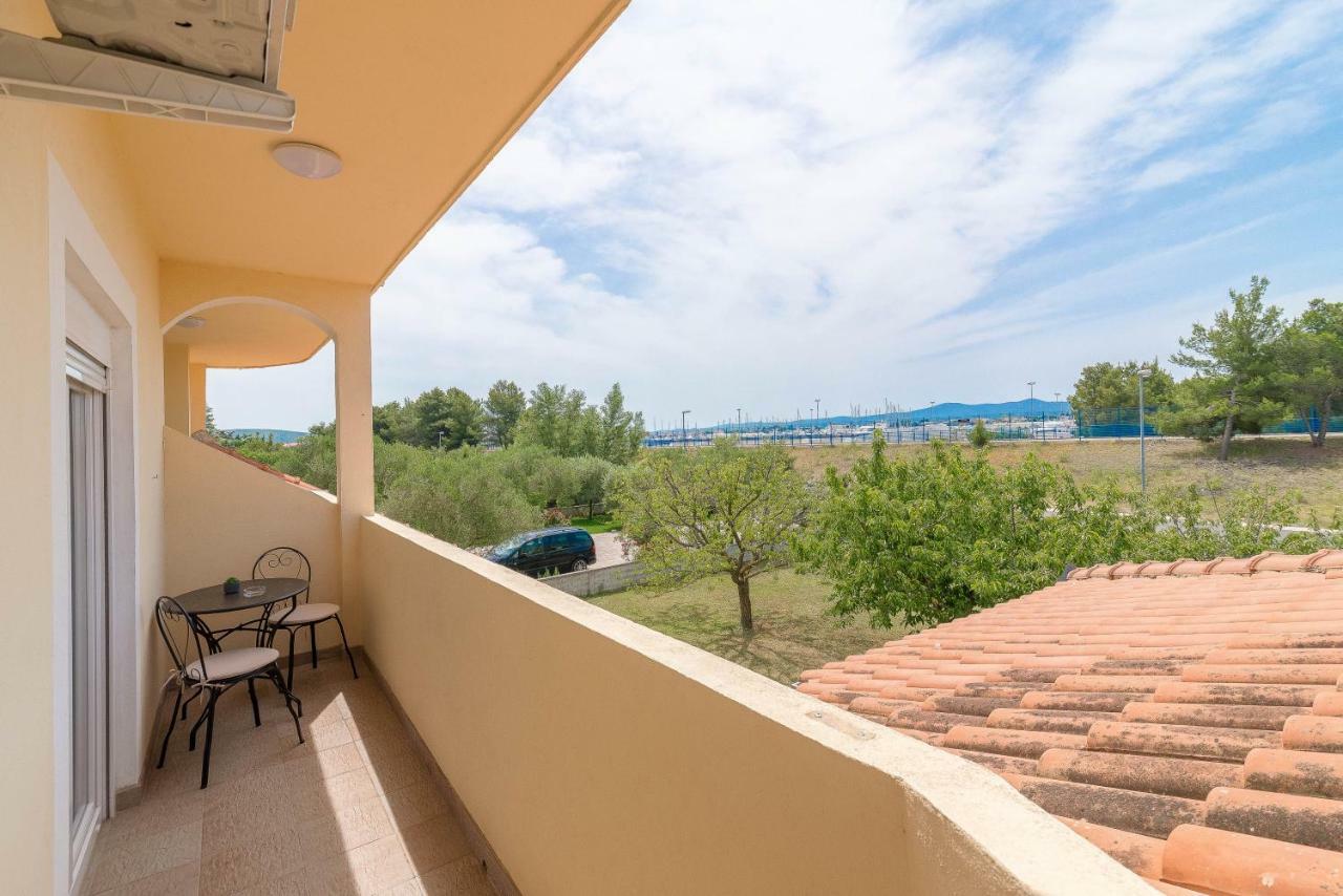 Apartman Lea Sukosan Bagian luar foto