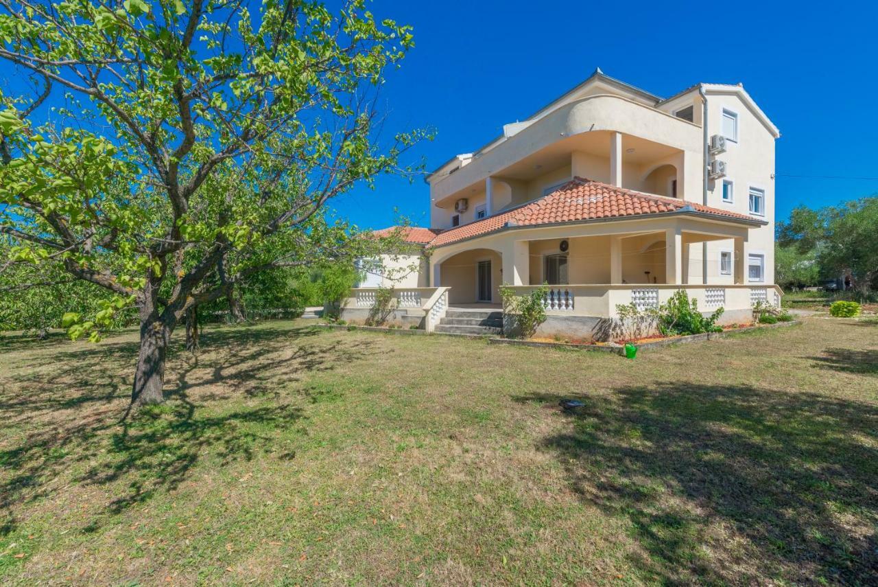 Apartman Lea Sukosan Bagian luar foto